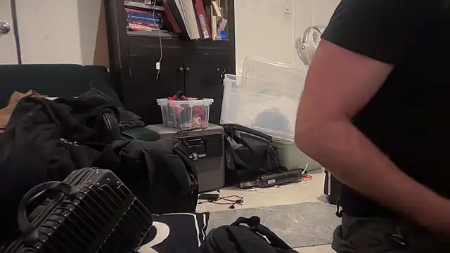 Snapshot of jasoncali305 chatting on February 8, 10:02 am jasoncali305 online show from February 8, 10:02 am