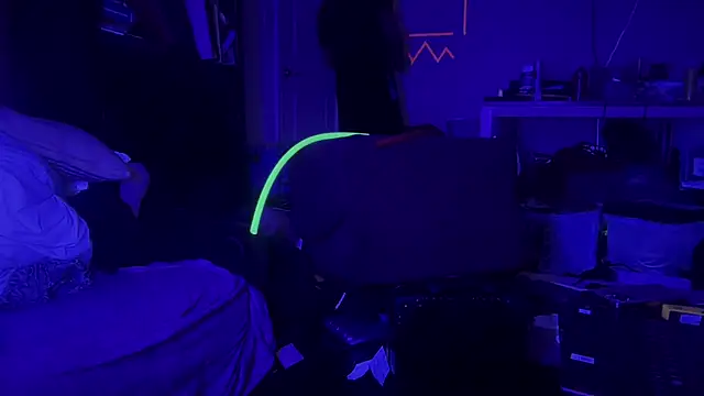 Snapshot of jasoncali305 chatting on February 25, 8:58 am jasoncali305 online show from February 25, 8:58 am