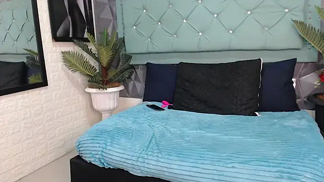 Snapshot of sheyla__ebony chatting on September 19, 8:46 pm sheyla ebony online show from September 19, 8:46 pm