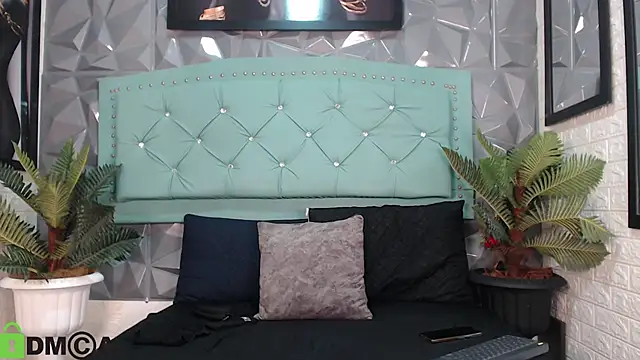 Snapshot of sheyla__ebony chatting on October 17, 9:27 pm sheyla ebony online show from October 17, 9:27 pm