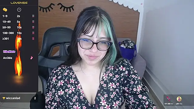 Snapshot of nicte_t_ chatting on October 6, 8:20 pm nicte t online show from October 6, 8:20 pm