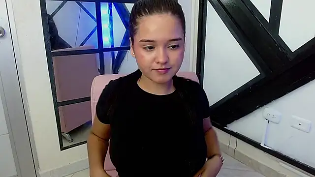 Snapshot of sarai_mv1 chatting on September 16, 6:31 pm sarai mv1 online show from September 16, 6:31 pm