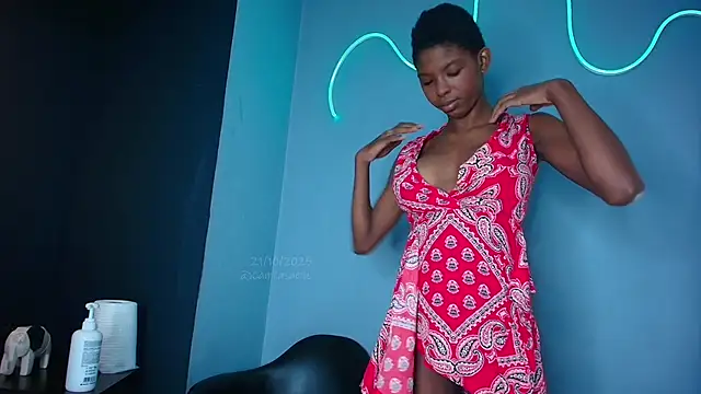 Snapshot of CamilaaSaenz chatting on October 21, 11:53 am CamilaaSaenz online show from October 21, 11:53 am