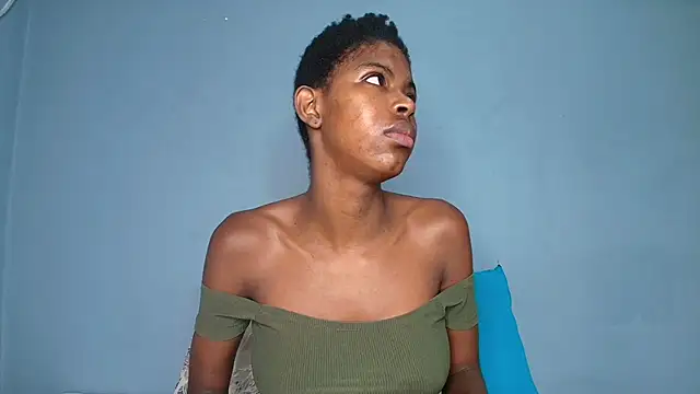 Snapshot of CamilaaSaenz chatting on November 15, 12:20 pm CamilaaSaenz online show from November 15, 12:20 pm