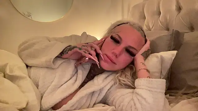 paulinaalatalo online show from April 21, 7:09 pm