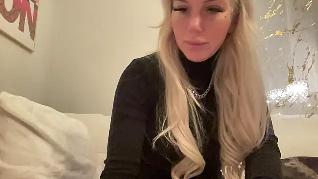 paulinaalatalo online show from February 9, 7:12 pm