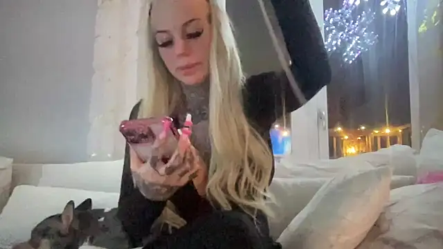 paulinaalatalo online show from December 19, 10:45 pm