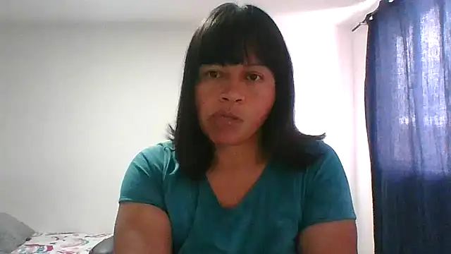 adri89-g online show from January 12, 2:24 pm