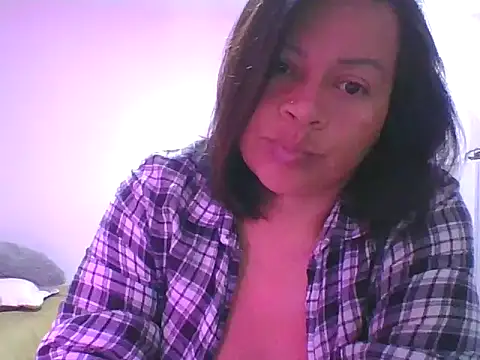 adri89-g online show from November 4, 1:26 pm