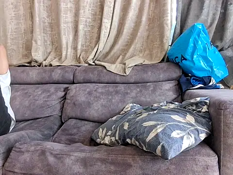 Alexis21821 online show from December 18, 12:42 pm