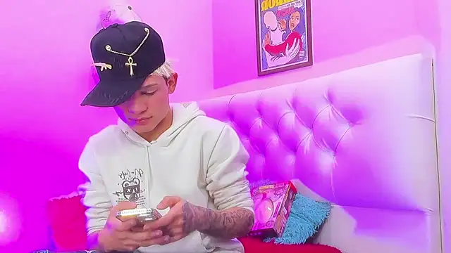 Snapshot of EL_VENEZOLANO_22CM chatting on December 15, 7:14 am EL VENEZOLANO 22CM online show from December 15, 7:14 am