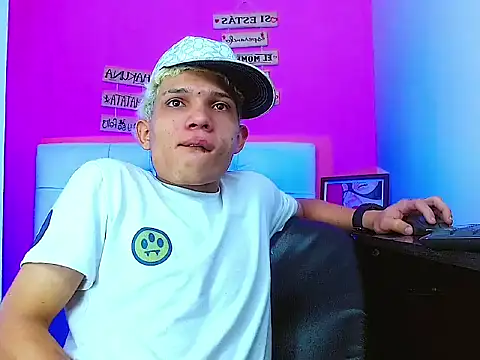 Snapshot of EL_VENEZOLANO_22CM chatting on October 29, 4:55 am EL VENEZOLANO 22CM online show from October 29, 4:55 am