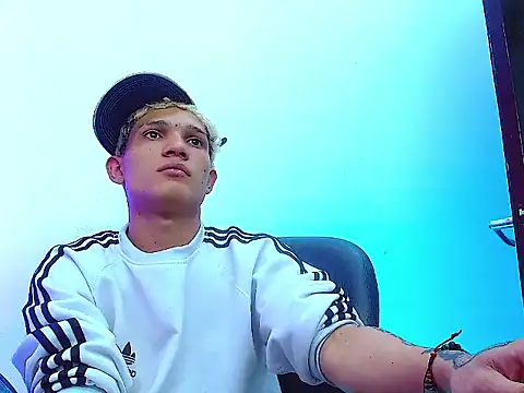 Snapshot of EL_VENEZOLANO_22CM chatting on November 27, 3:40 am EL VENEZOLANO 22CM online show from November 27, 3:40 am