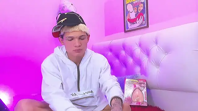 Snapshot of EL_VENEZOLANO_22CM chatting on December 17, 4:39 am EL VENEZOLANO 22CM online show from December 17, 4:39 am