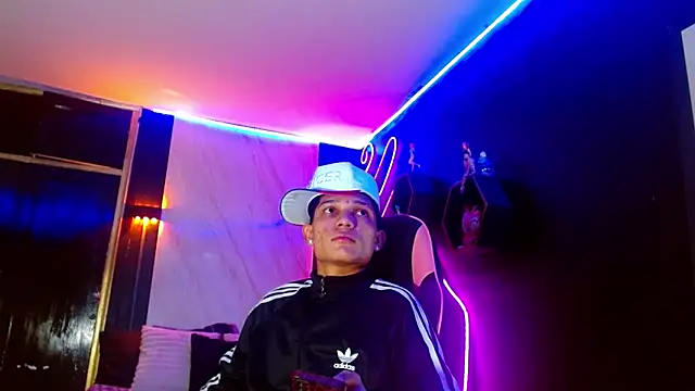 EL VENEZOLANO 22CM online show from May 20, 4:53 am
