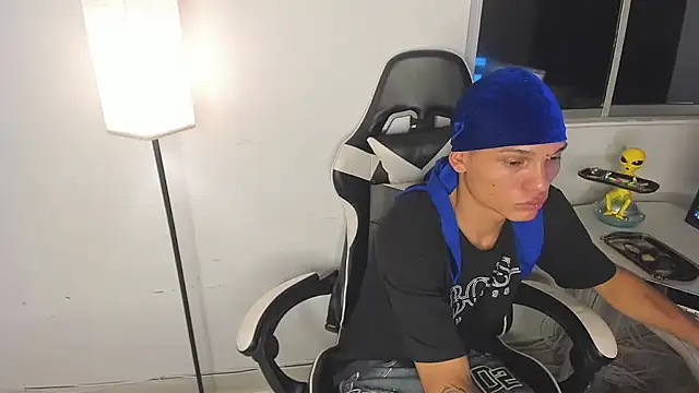 EL VENEZOLANO 22CM online show from February 8, 6:44 am