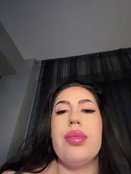 Snapshot of Andrestarr chatting on June 19, 7:41 pm Andrestarr online show from June 19, 7:41 pm
