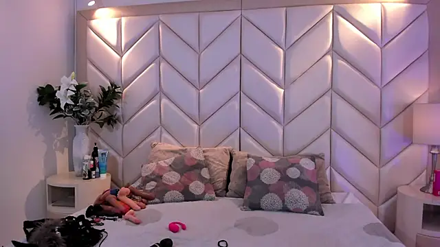 AishaValcazar online show from March 27, 3:48 am