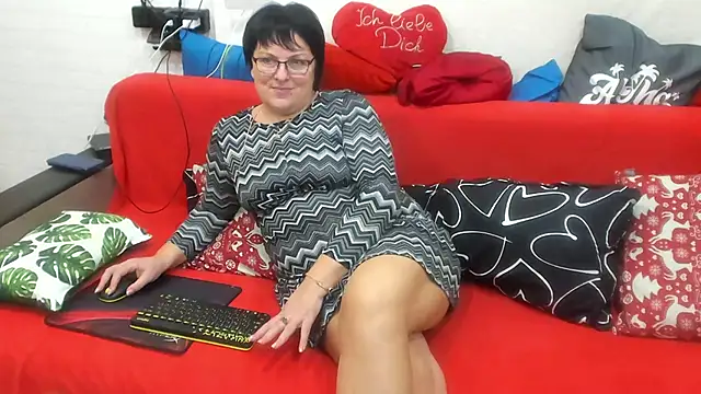 Snapshot of KittyCharm chatting on January 6, 10:58 pm KittyCharm online show from January 6, 10:58 pm