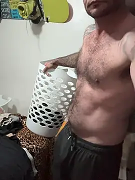 Snapshot of skip69xxx chatting on June 27, 6:52 am skip69xxx online show from June 27, 6:52 am
