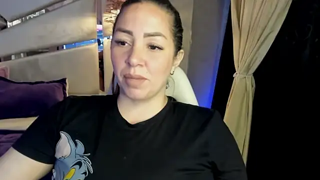 alexiaystive3 online show from October 1, 4:00 pm