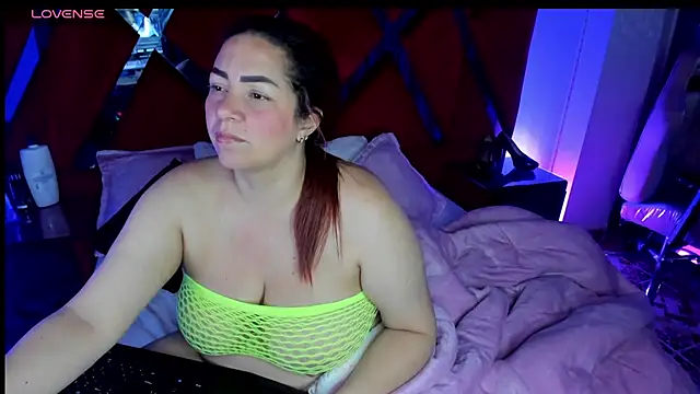 alexiaystive3 online show from October 12, 10:38 am