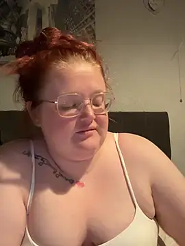 Snapshot of AmberBliss-X chatting on May 27, 10:39 pm AmberBliss-X online show from May 27, 10:39 pm