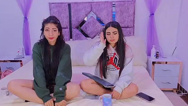 Snapshot of danilu_and_eva21 chatting on October 11, 8:32 pm danilu and eva21 online show from October 11, 8:32 pm