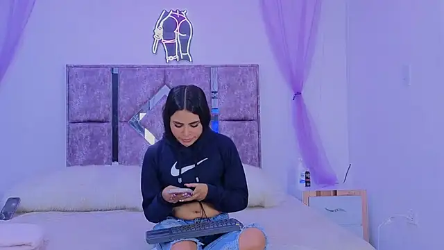 Snapshot of danilu_and_eva21 chatting on October 16, 8:17 pm danilu and eva21 online show from October 16, 8:17 pm