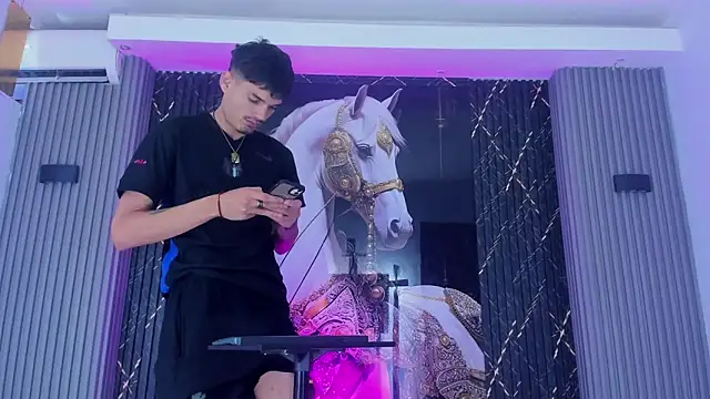 Iam Steven online show from December 4, 11:20 am