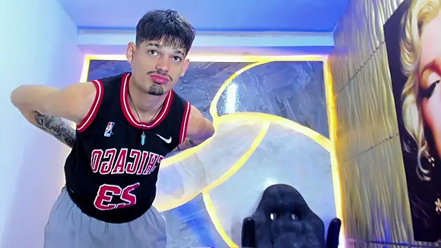 Iam Steven online show from December 22, 4:45 am