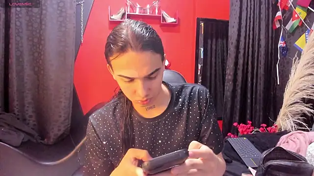Snapshot of Almaazz chatting on July 4, 10:25 pm Almaazz online show from July 4, 10:25 pm