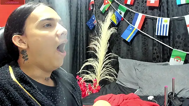Snapshot of Almaazz chatting on July 2, 8:04 pm Almaazz online show from July 2, 8:04 pm
