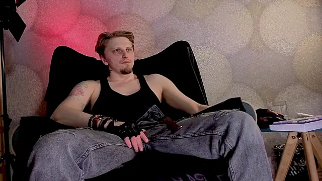 Snapshot of Vincent_Hardman chatting on February 19, 8:28 pm Vincent Hardman online show from February 19, 8:28 pm