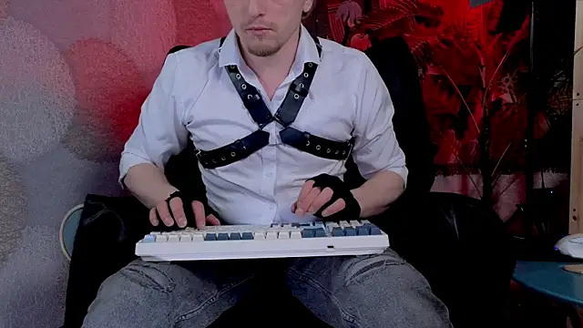 Vincent Hardman online show from April 2, 8:15 pm