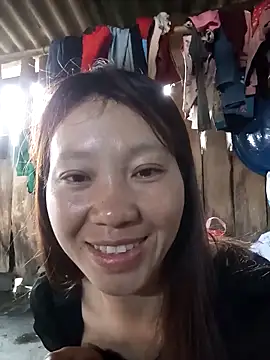 bonnie-00 online show from May 4, 11:40 pm