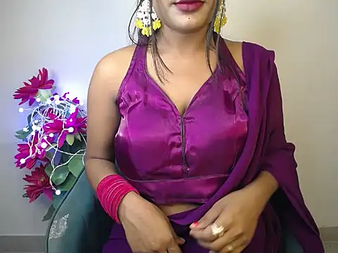 Snapshot of Naughtyy_stripgirl chatting on October 28, 5:56 pm Naughtyy stripgirl online show from October 28, 5:56 pm