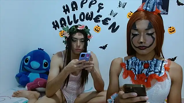 Snapshot of PinkLuna_LolaBloom chatting on October 30, 2:32 am PinkLuna LolaBloom online show from October 30, 2:32 am