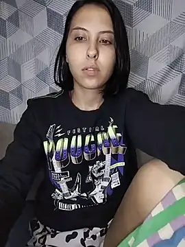 Snapshot of melzinhah03 chatting on June 4, 2:05 am melzinhah03 online show from June 4, 2:05 am
