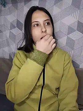 Snapshot of melzinhah03 chatting on June 15, 12:22 am melzinhah03 online show from June 15, 12:22 am