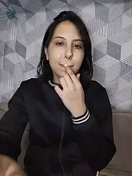 Snapshot of melzinhah03 chatting on June 13, 1:36 am melzinhah03 online show from June 13, 1:36 am