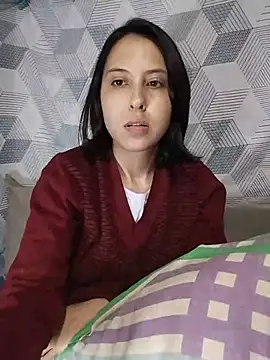 Snapshot of melzinhah03 chatting on June 11, 3:03 am melzinhah03 online show from June 11, 3:03 am