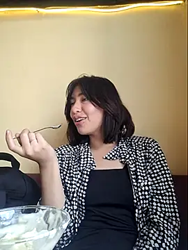 Sullyoonn online show from March 24, 5:46 pm