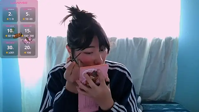 Sullyoonn online show from March 9, 12:30 pm