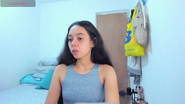 Snapshot of Annie_rosse1017 chatting on October 28, 4:13 am Annie rosse1017 online show from October 28, 4:13 am