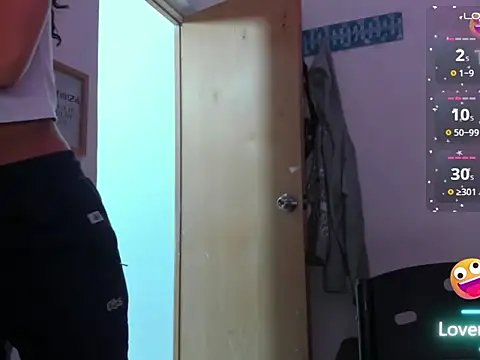 Snapshot of Annie_rosse1017 chatting on December 17, 1:32 am Annie rosse1017 online show from December 17, 1:32 am