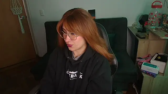 Miacatsito3 online show from November 14, 4:49 am