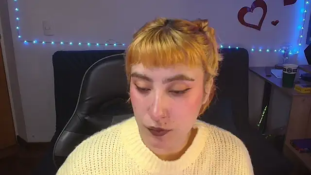 Miacatsito3 online show from June 24, 2:43 am
