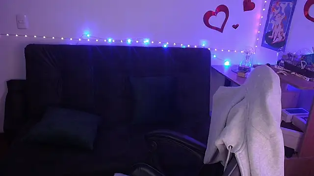 Miacatsito3 online show from April 17, 4:04 am