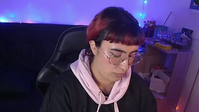 Miacatsito3 online show from April 1, 4:47 am